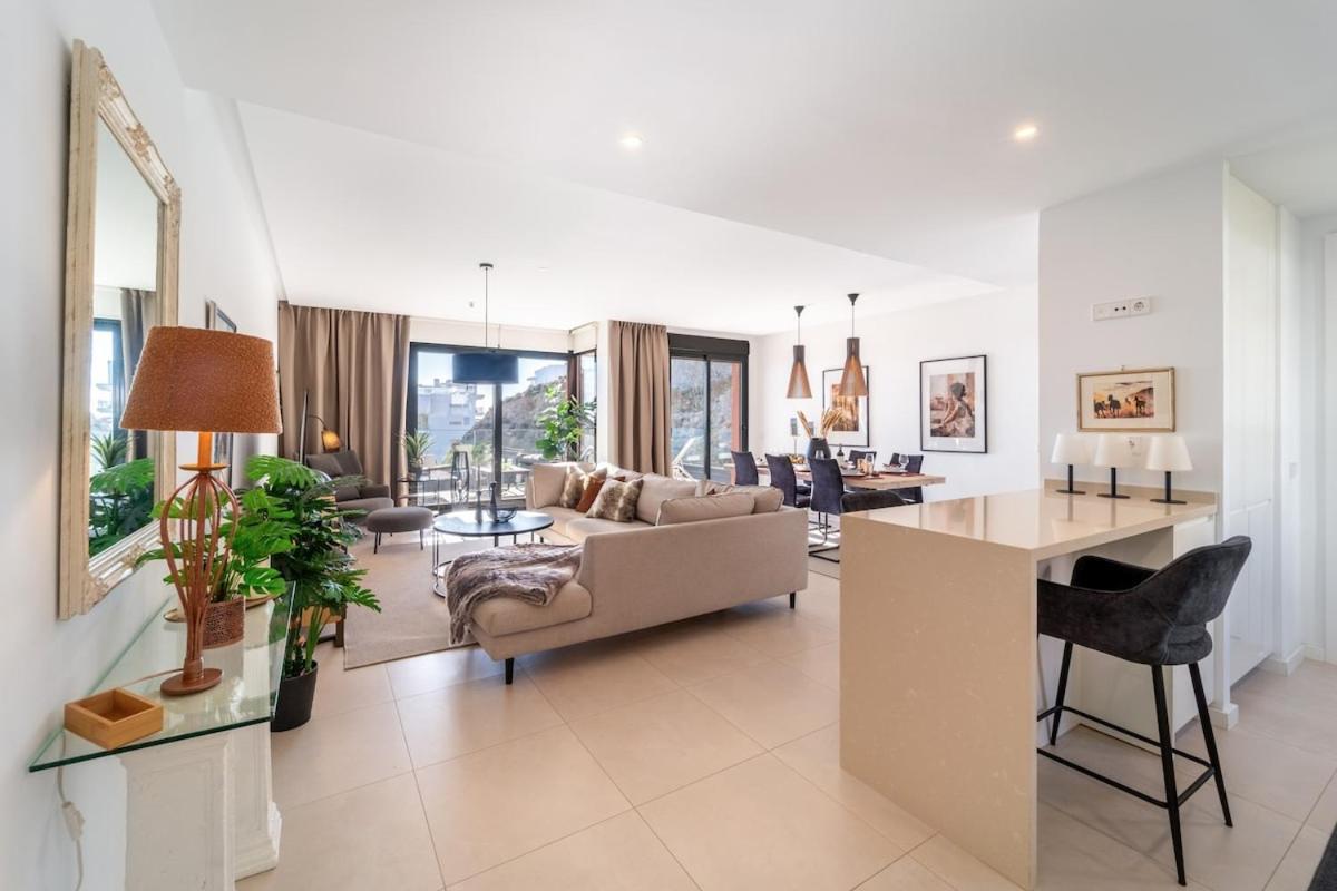 Stunning Penthouse -private Pool Apartment