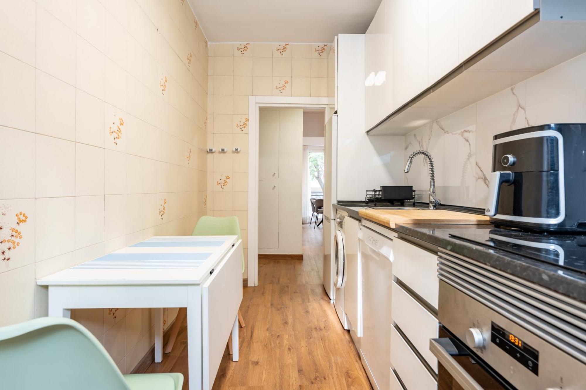 Center Apartment *