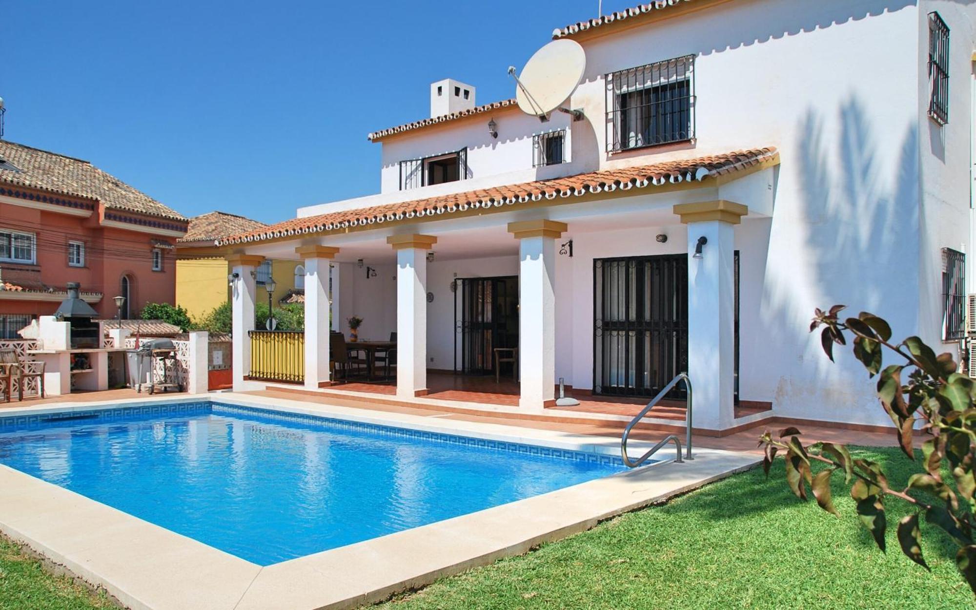 Ref 325 Elena Fuengirola