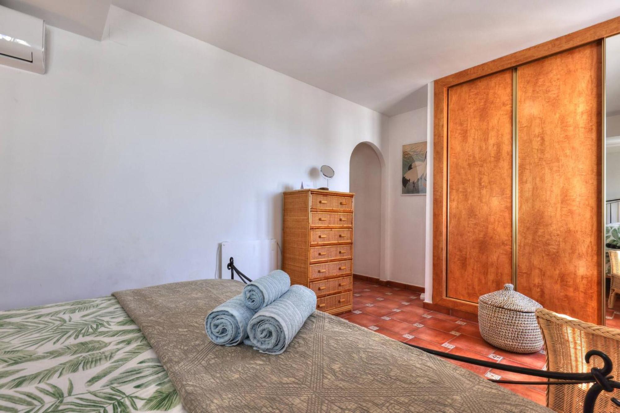 089 Andalusian Style 3 Bed With Office And Private Pool *