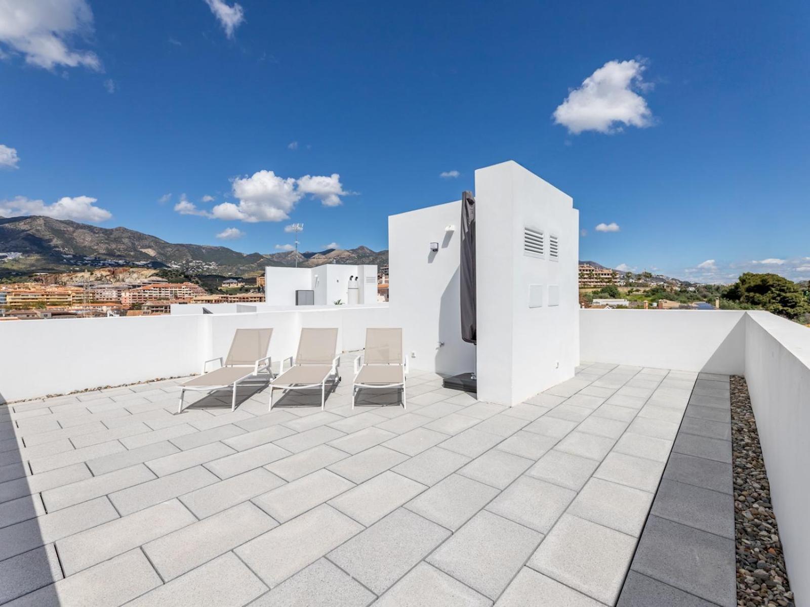 Pass The Keys Entire Luxurious 3 Bedroom Penthouse Appartement *