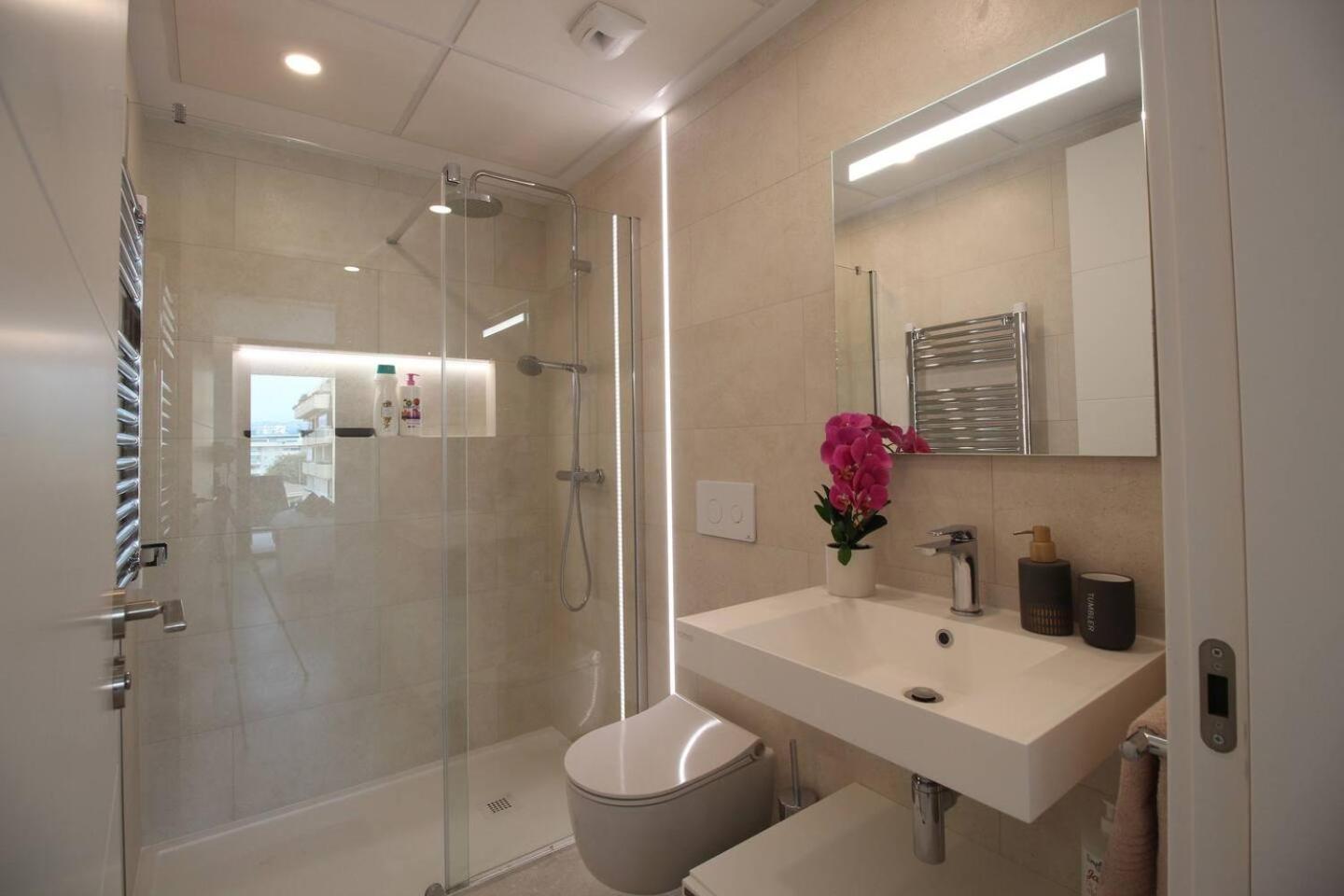Happy Travel Jade Tower Fuengirola