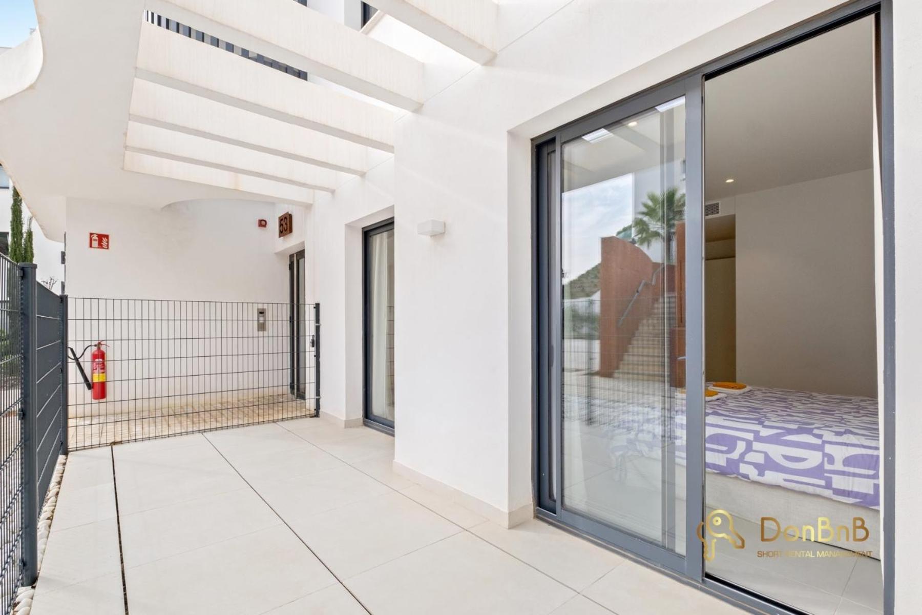 Apartment In Higueron West With Garden