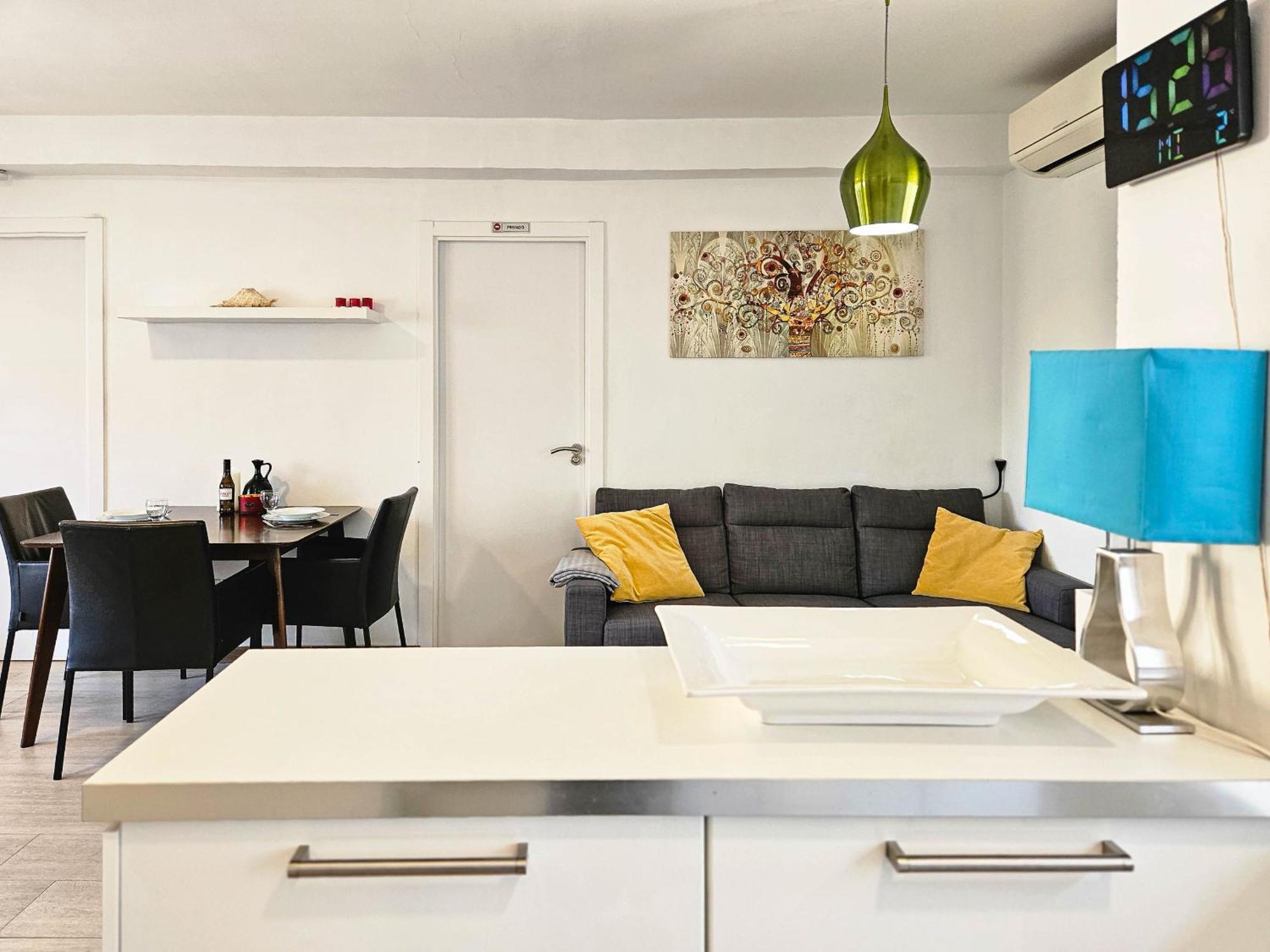 One Bedroom Huoneisto *