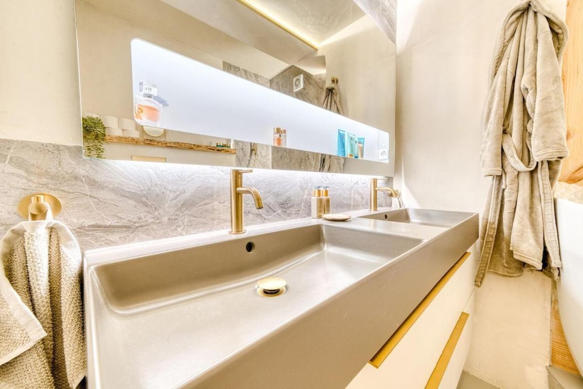 Huoneisto Luxury With Cinemaroom 600 Mtr From The
