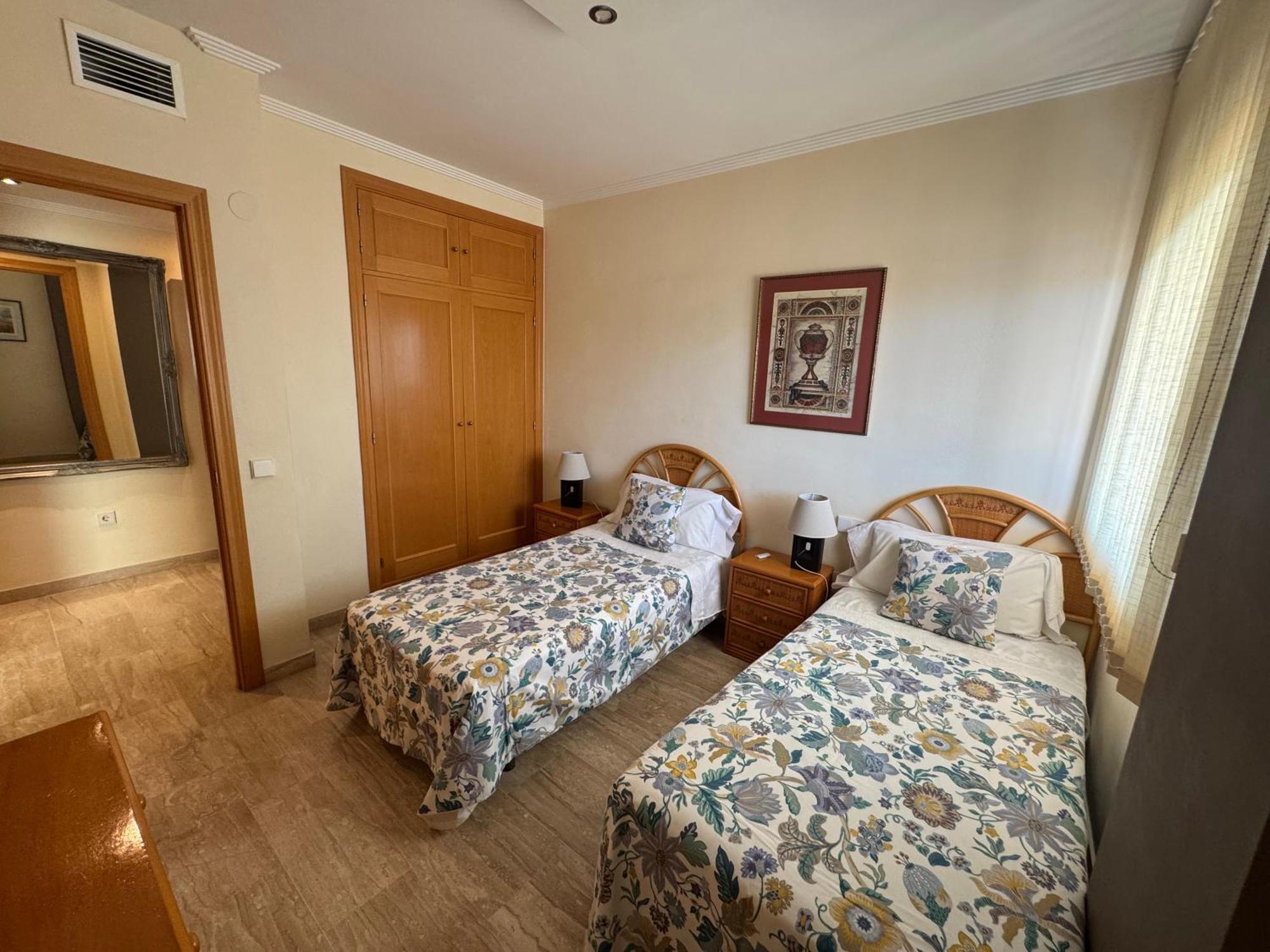 Apartamento Primera Linea De Playa En Frente Al Puerto Deportivo