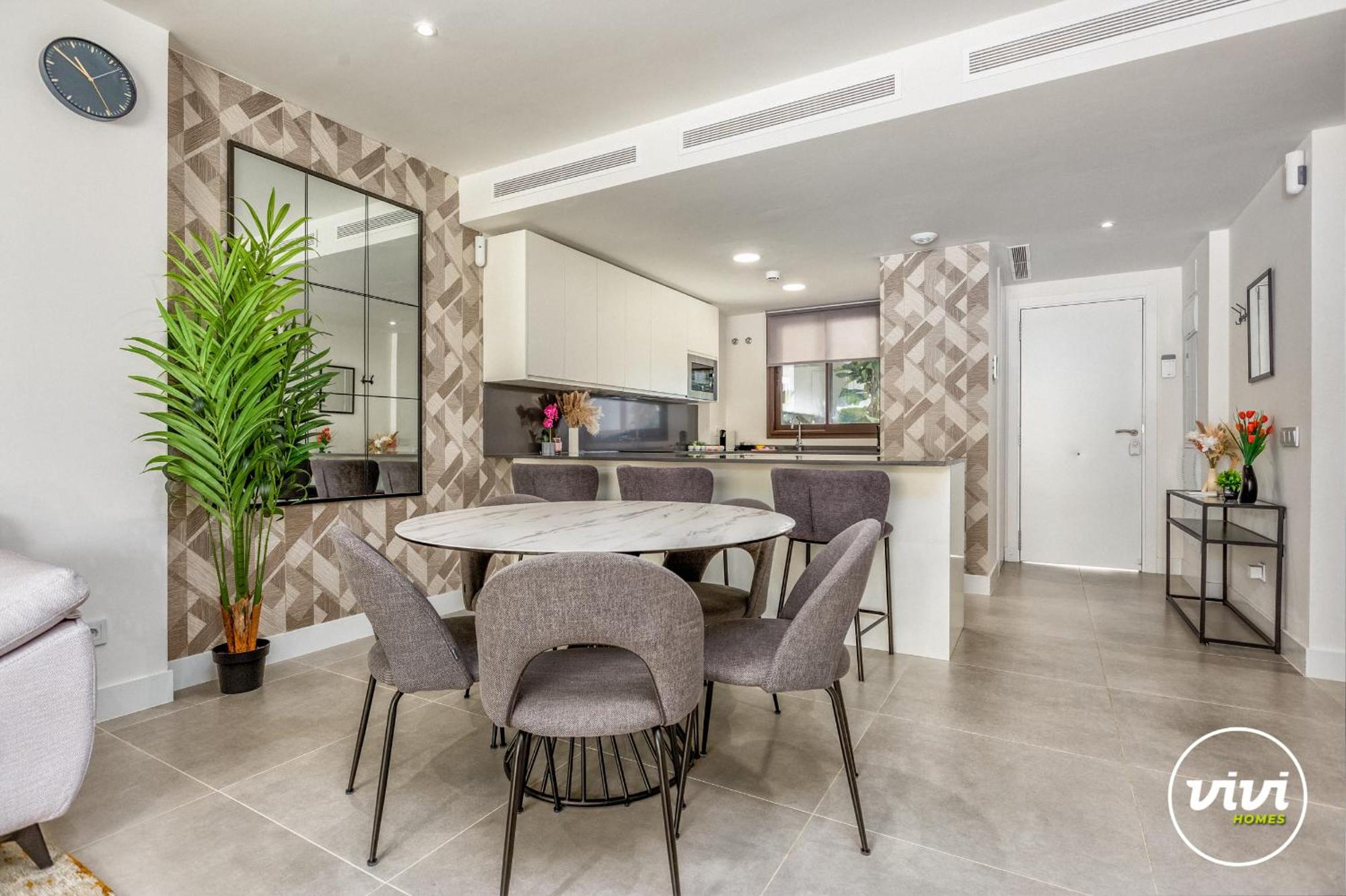 Vivi Homes - Apollo Luxury, Pool, Gym & * Fuengirola