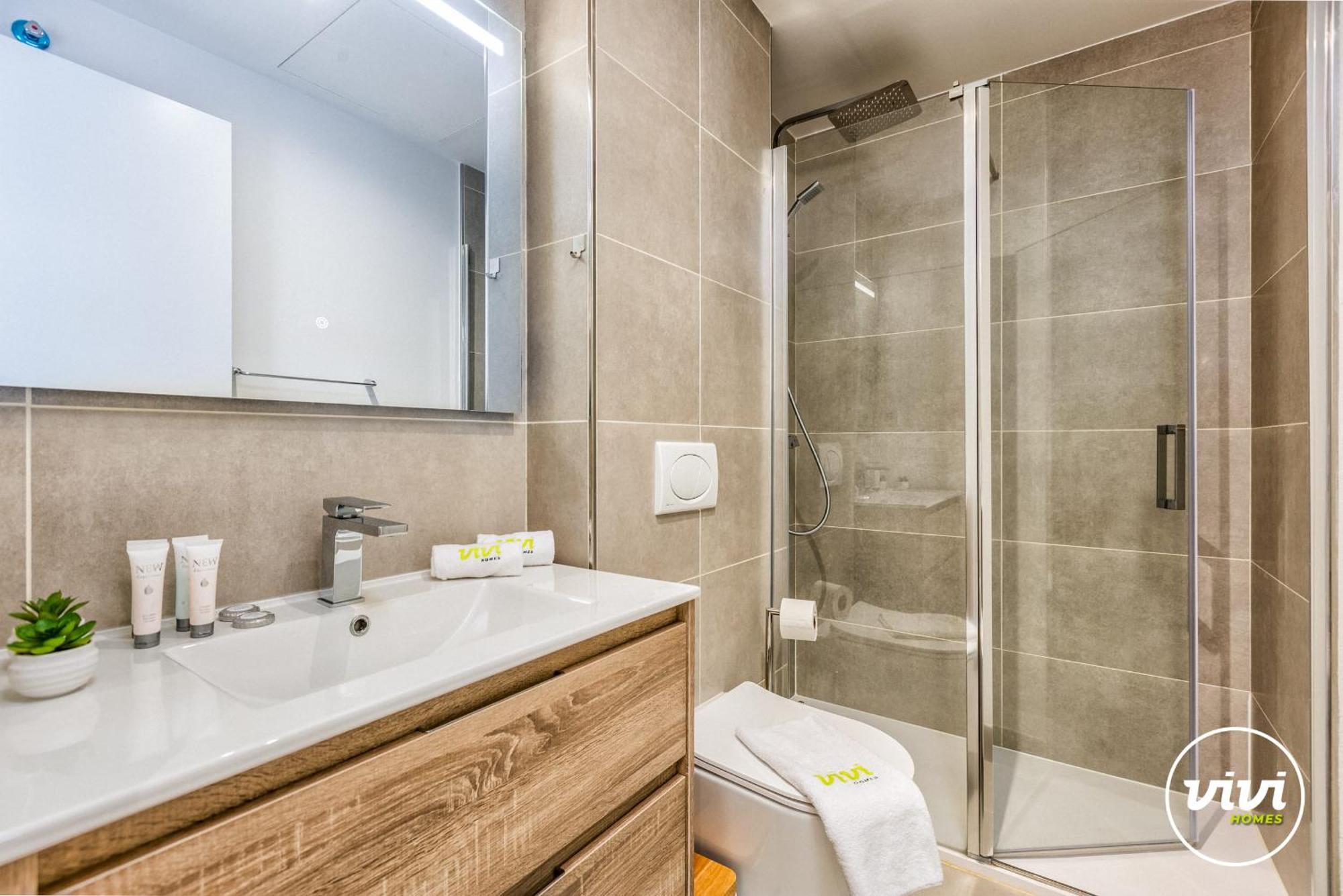 Vivi Homes - Apollo Luxury, Pool, Gym &