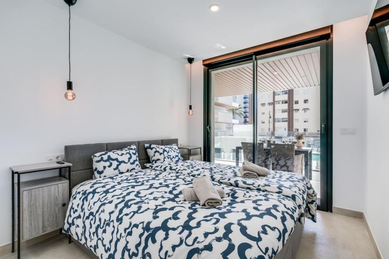 Jade Tower 2br Perfect Location Apartment *