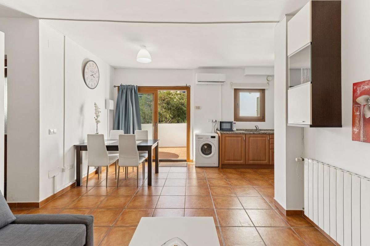 Charming With Big Terrace Apartment