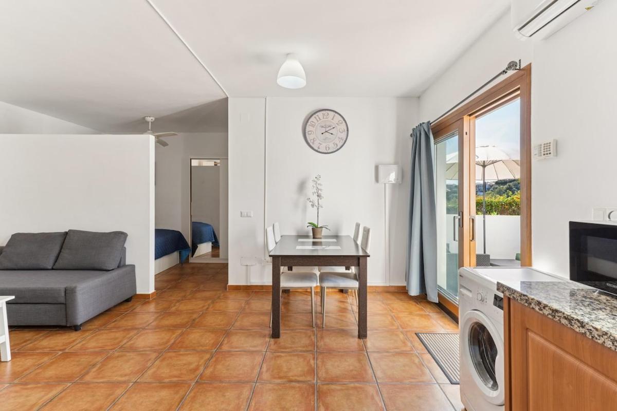Charming With Big Terrace Apartment