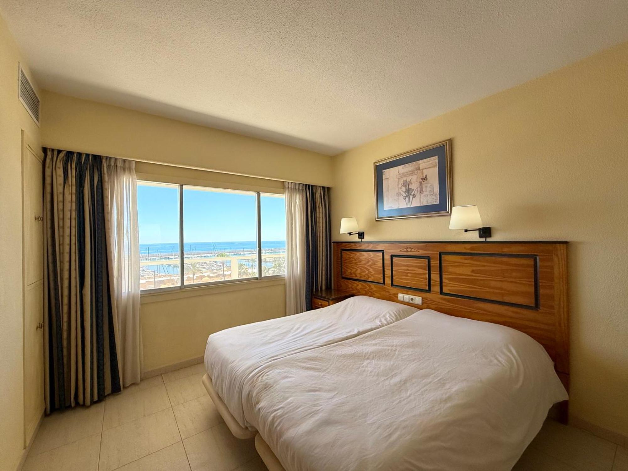 Pyr Beachfront And Pool Apartment *