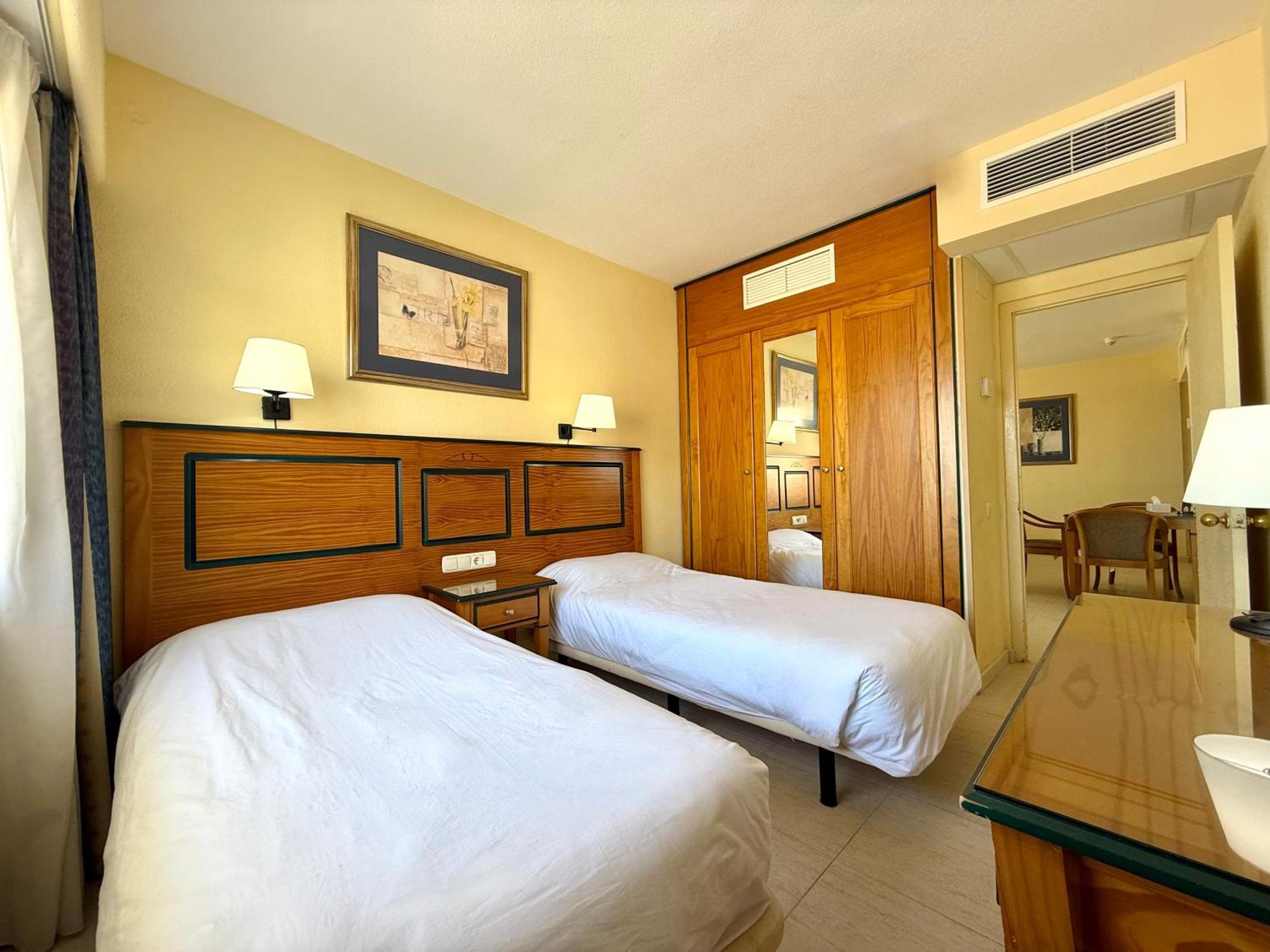 Apartment Pyr Beachfront And Pool Fuengirola