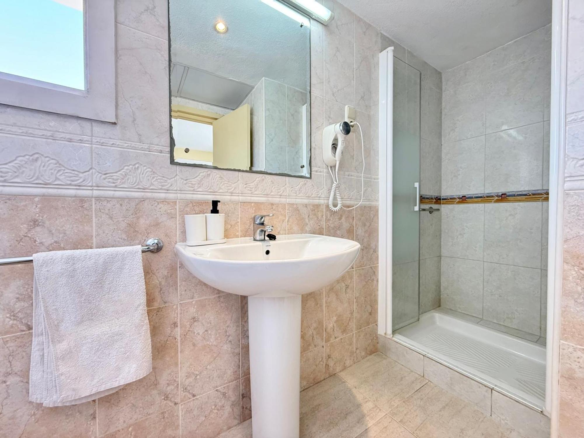 Apartment Pyr Beachfront And Pool Fuengirola