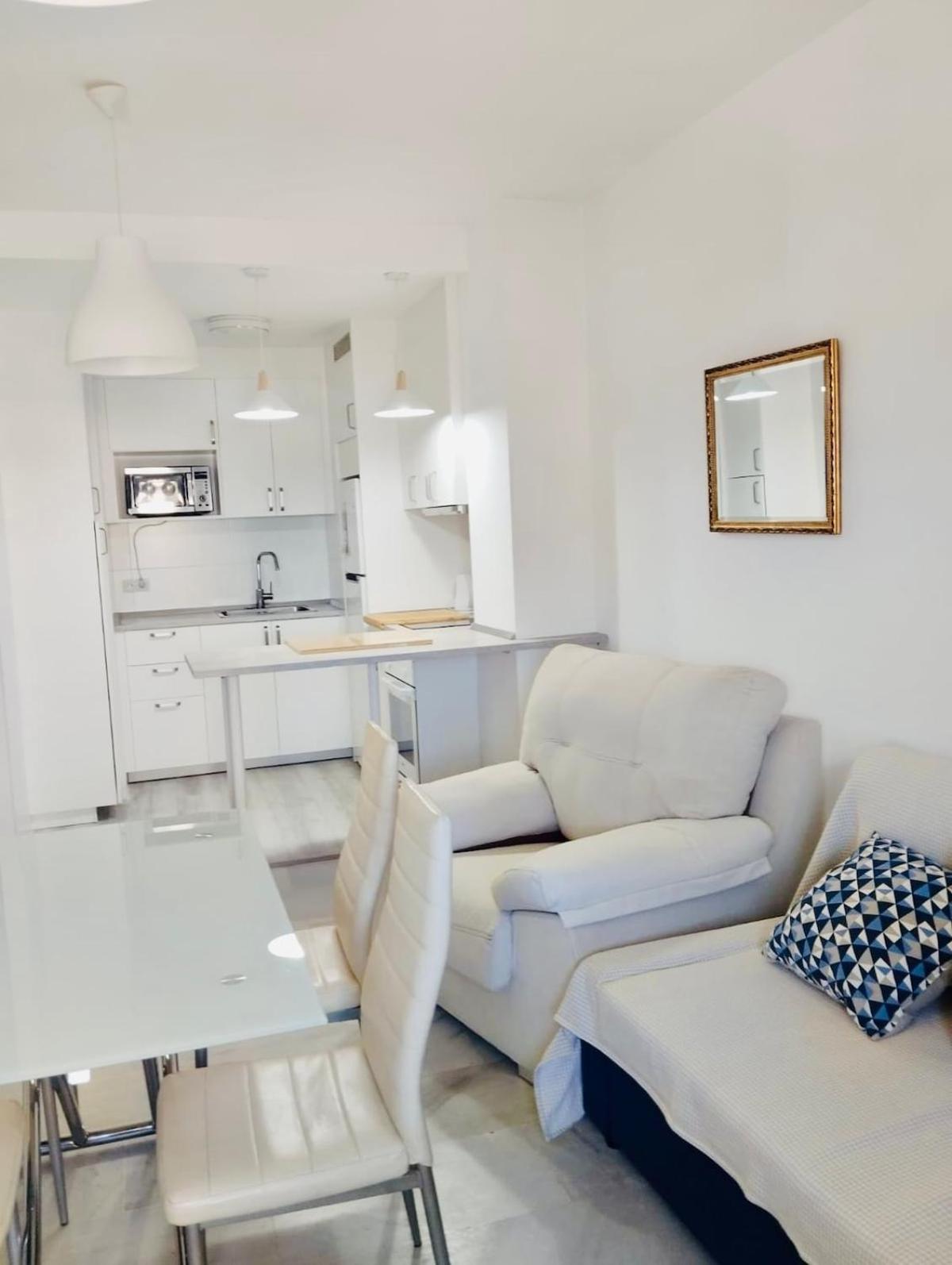 Bright & Cozy Flat With Views Of