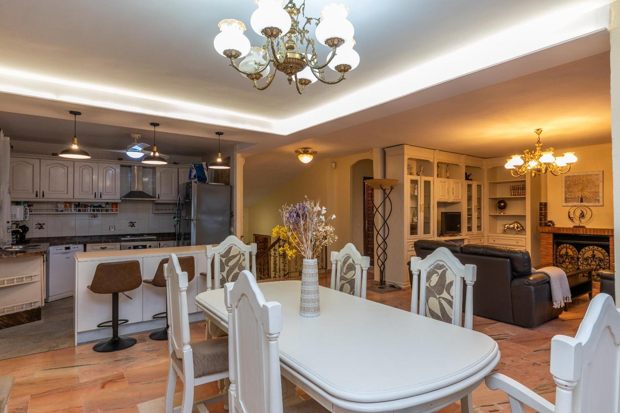 Villa Coastal Retreat 5br - Pool & Seaviews