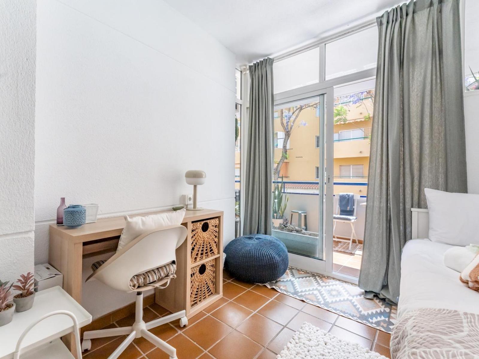 Pass The Keys Stylish 3 Bed Flat In Pacos Fuengirola