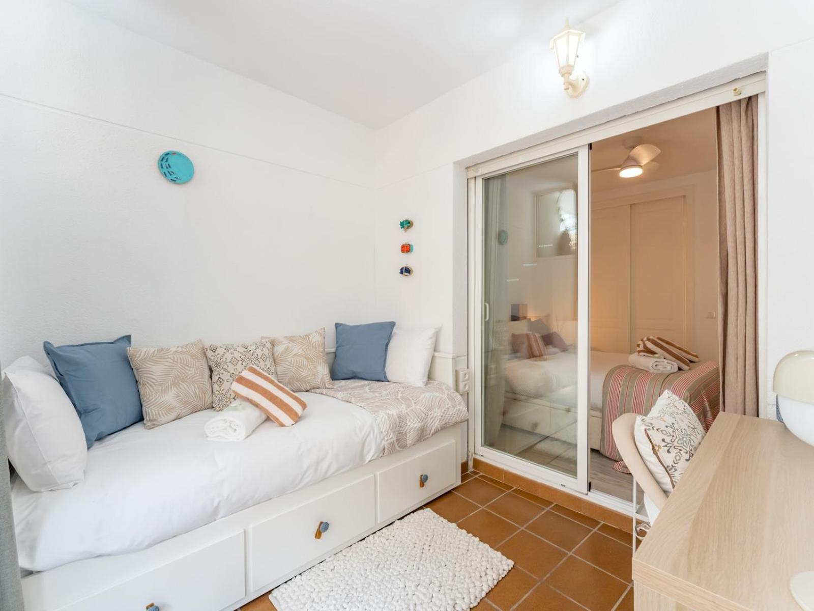 Pass The Keys Stylish 3 Bed Flat In Pacos *