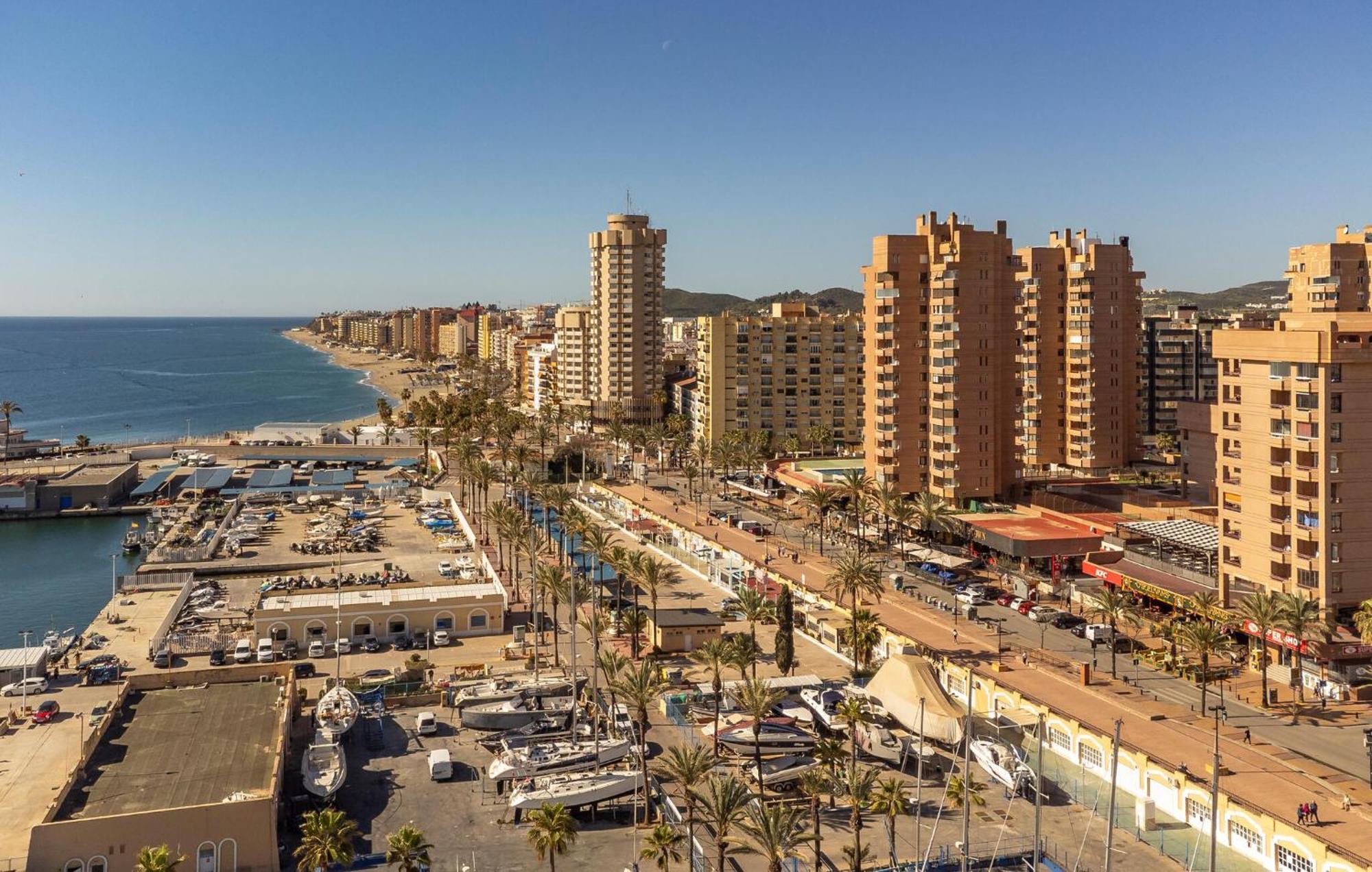 Apartment Stunning In With Wifi Fuengirola