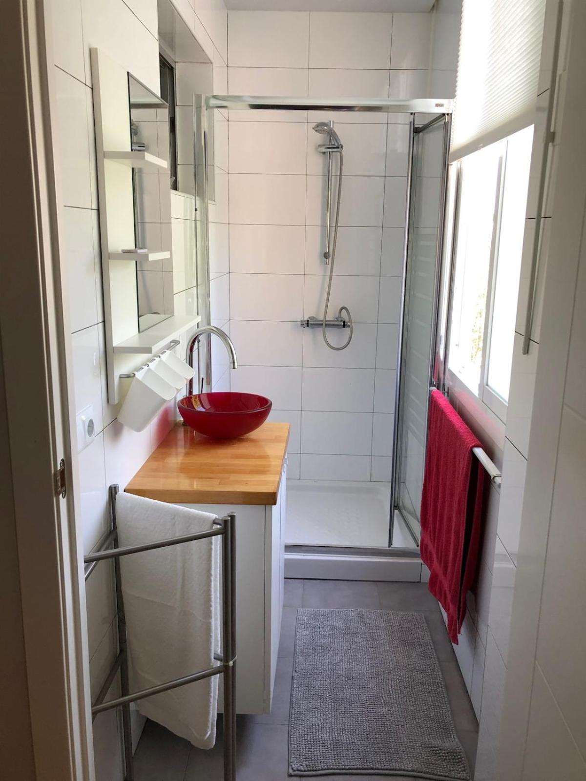 Beautiful 3 Bedrooms, 2 Baths, Balcony, Appartement
