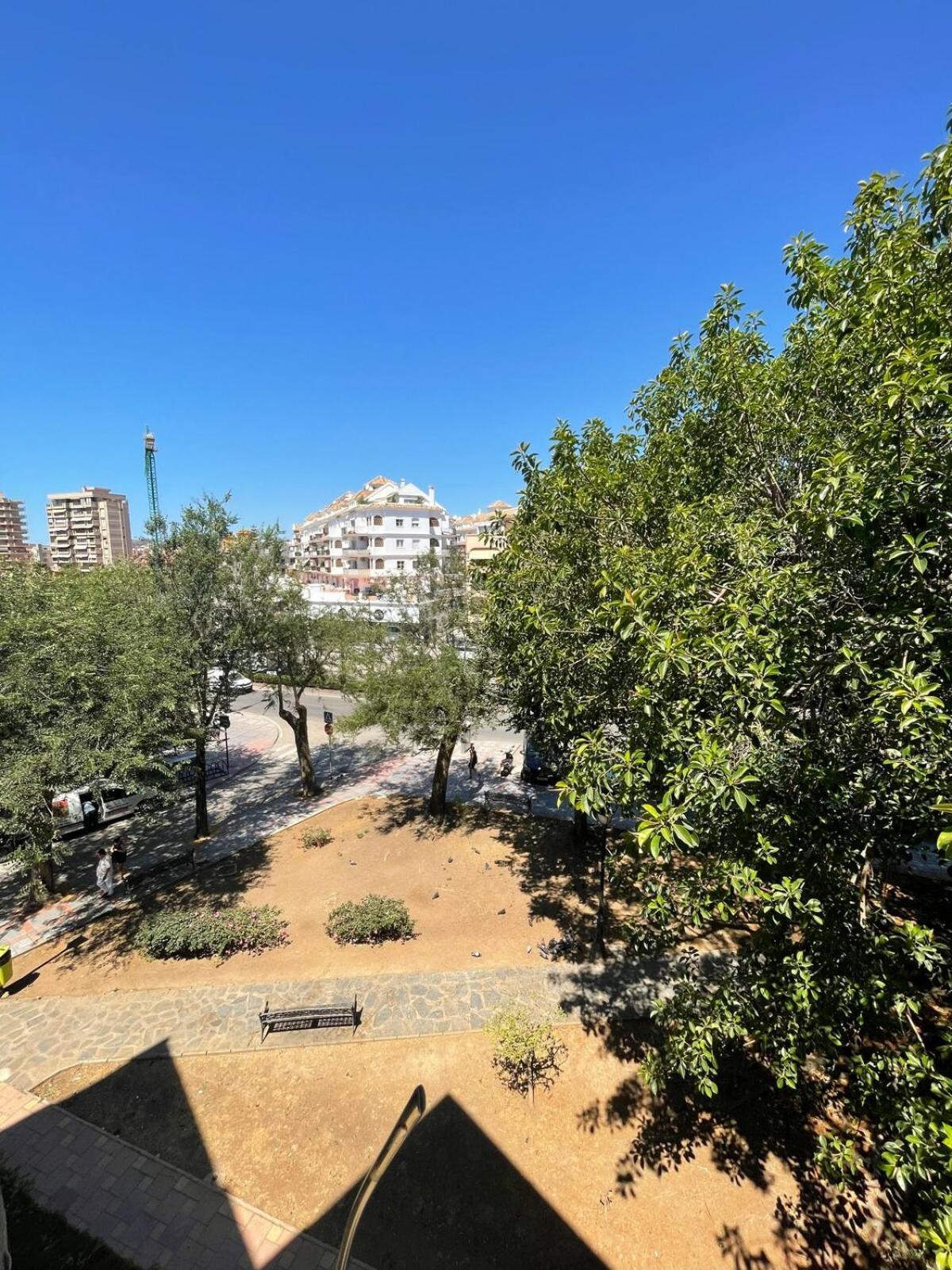 Beautiful 3 Bedrooms, 2 Baths, Balcony, Appartement Fuengirola