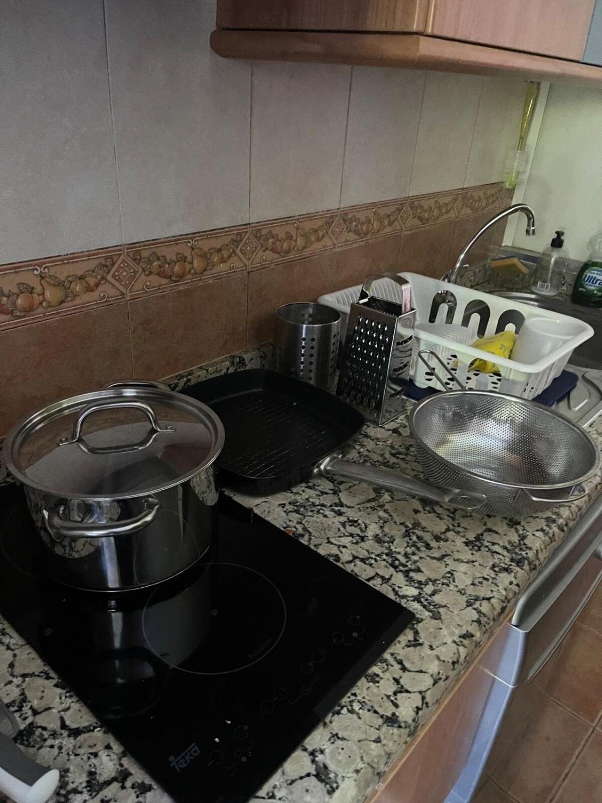 Beautiful 3 Bedrooms, 2 Baths, Balcony, *
