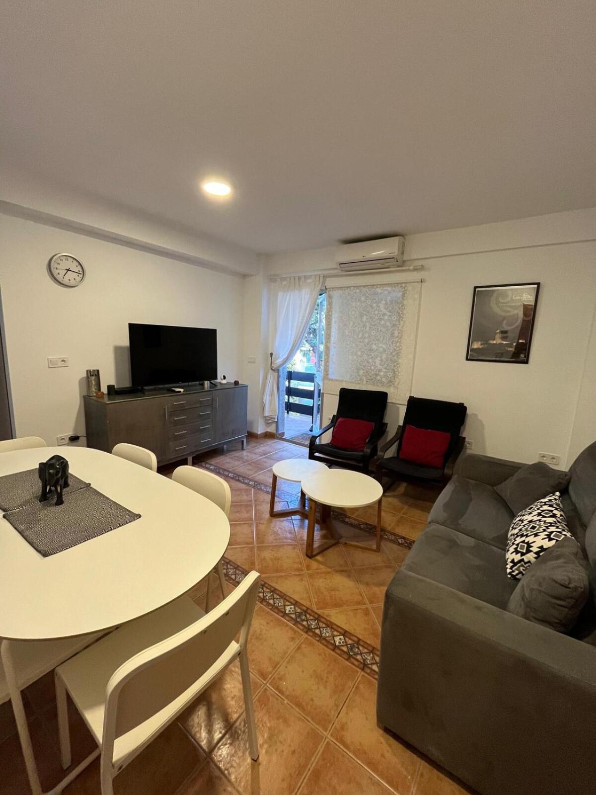 Appartement Beautiful 3 Bedrooms, 2 Baths, Balcony,