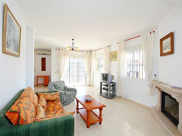 Hotel 104205) Casa En Con Aire Acondicionado, Aparcamiento, Terraza, Jardin Fuengirola
