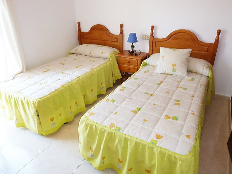Hotel 104205) Casa En Con Aire Acondicionado, Aparcamiento, Terraza, Jardin *