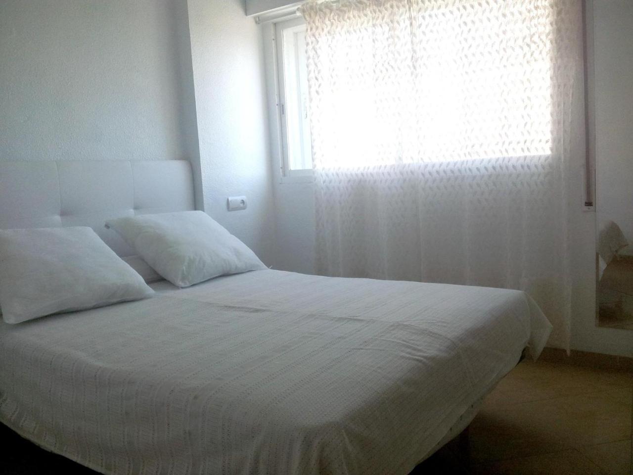 With 2 Bedrooms In Fuengirola, With Wonderful Sea View, Furnished T...