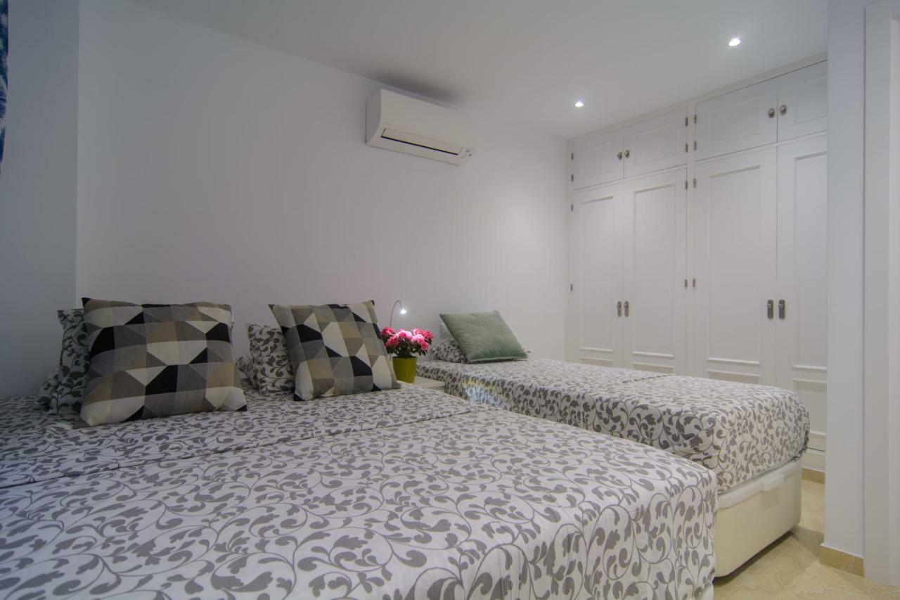 River Playa Beachfront Apartment, Large Terrace *
