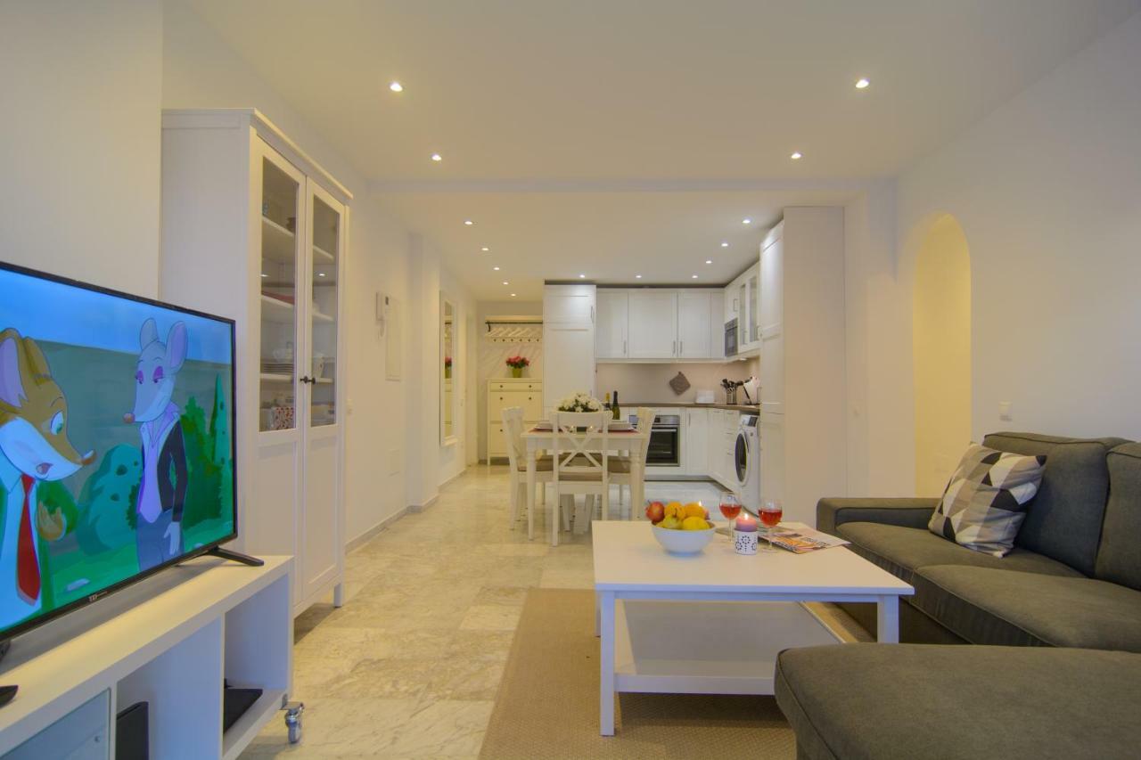 River Playa Beachfront Apartment, Large Terrace