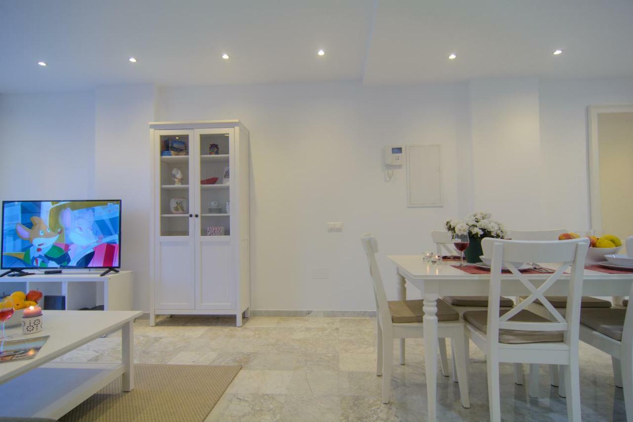 River Playa Beachfront Apartment, Large Terrace