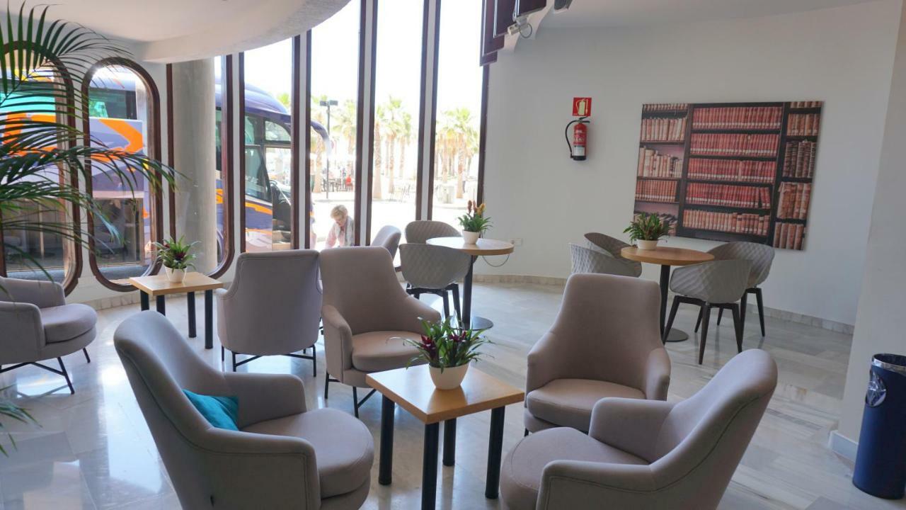Beachfront In With Sea Views Huoneisto Fuengirola