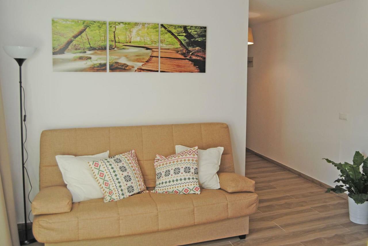 Apartamento Recently Refurbished With Sea Views. *