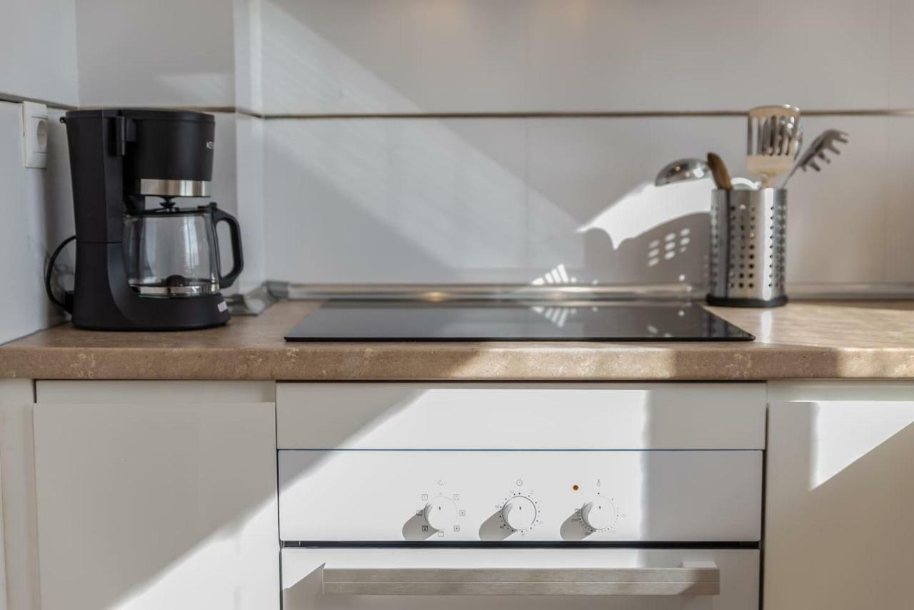 Recently Decorated 2bdr Penthouse In *