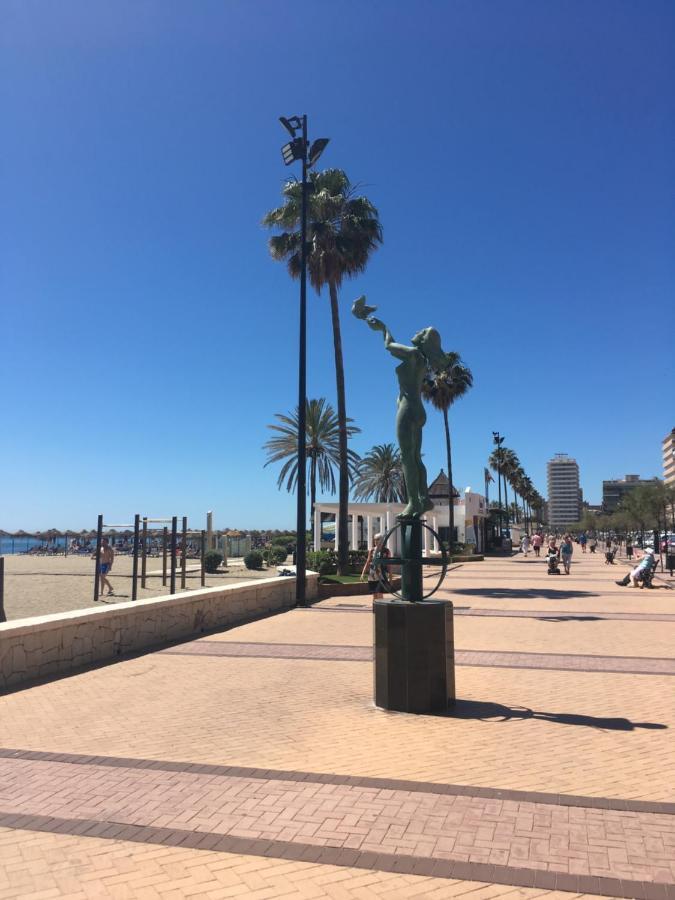 Trinidad Mit Netflix * Fuengirola