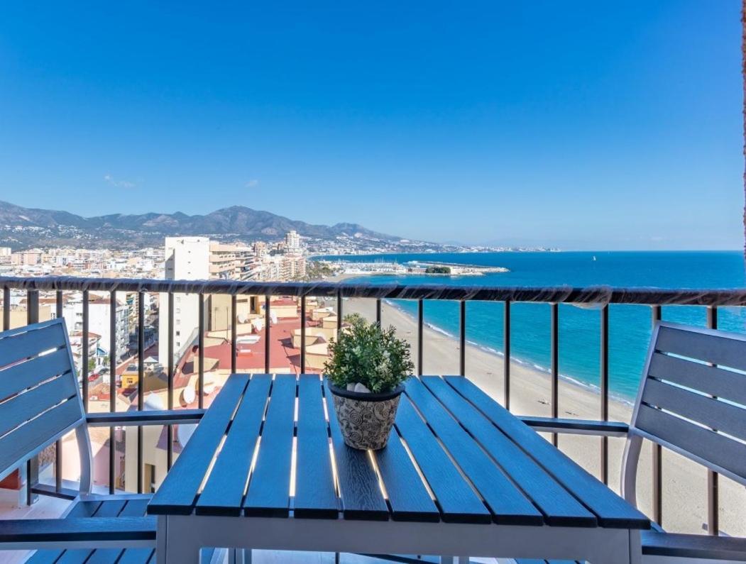 Fuengirola. Bonito En Paseo Maritimo. Espectaculares Vistas Al Mar. Primera Linea Apartment