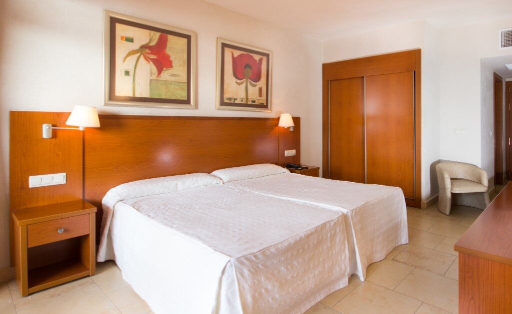 Las Palmeras Affiliated By Fergus Hotel 4*