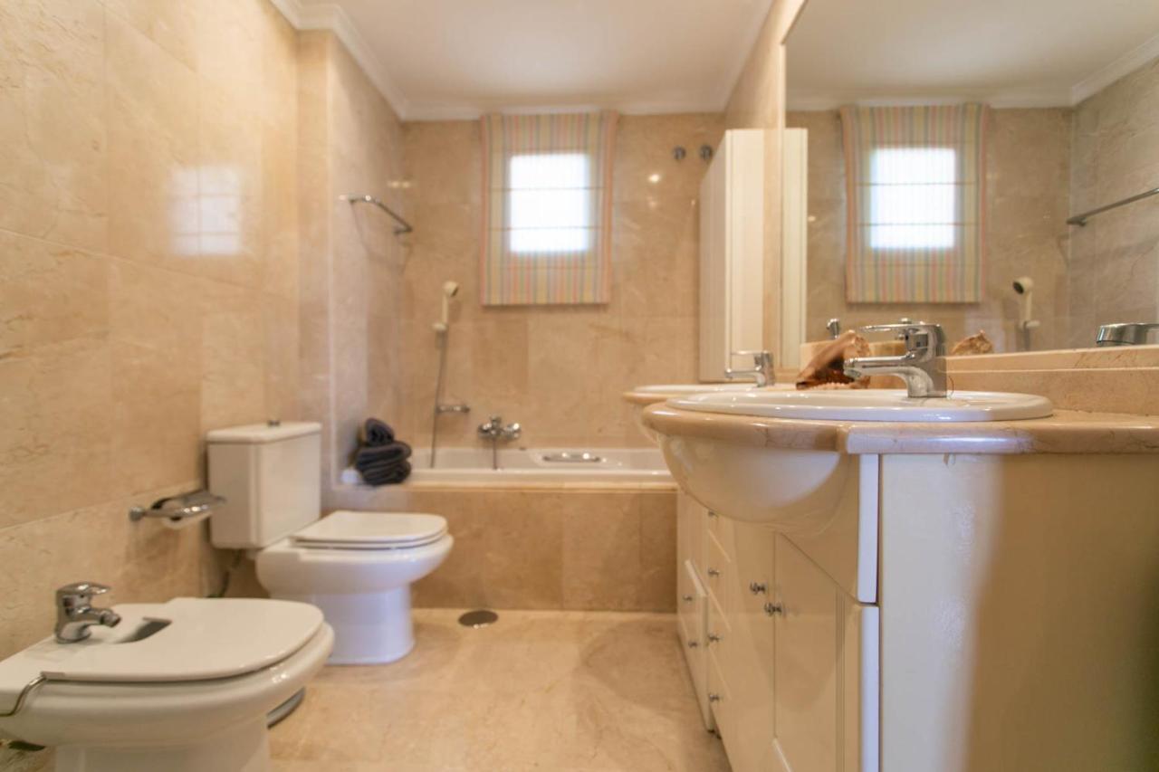 Apartamento 4 Bedroom Close By In