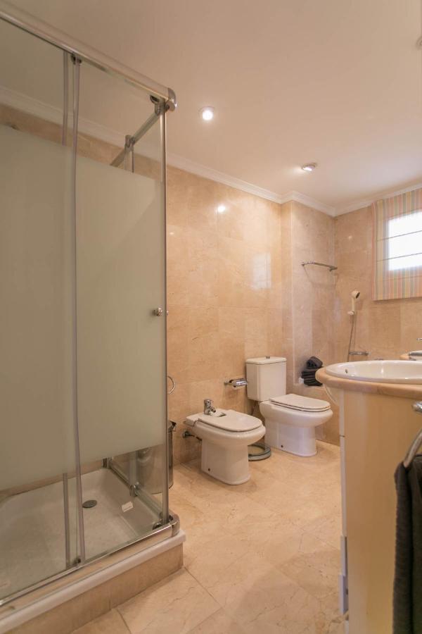 4 Bedroom Close By In Apartamento