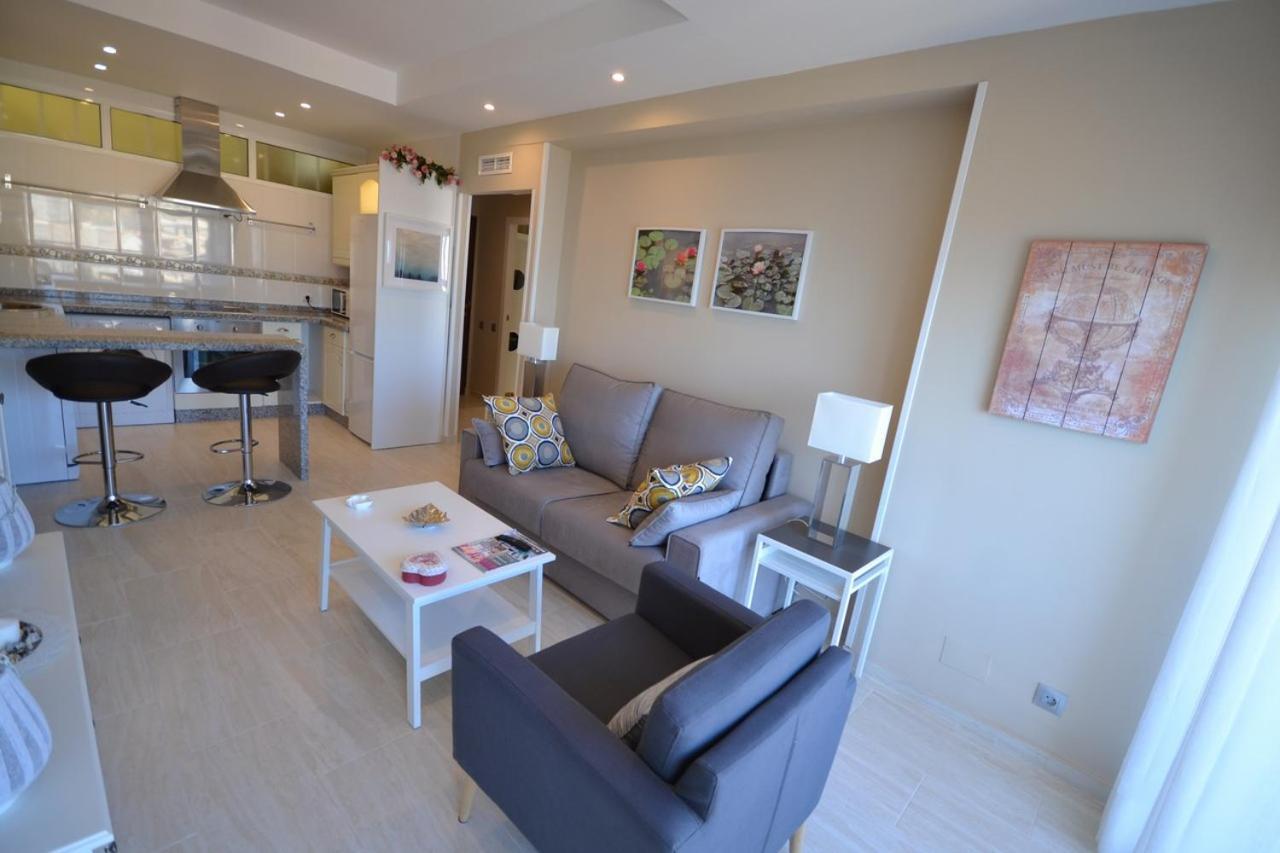 Apartment Fuengirola. Bonito En Paseo Maritimo. Espectaculares Vistas Al Mar. Primera Linea