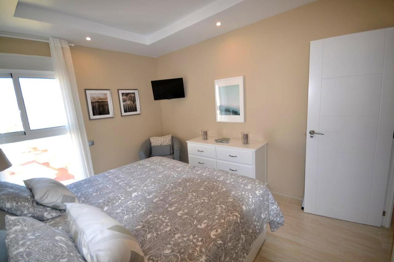 Apartment Fuengirola. Bonito En Paseo Maritimo. Espectaculares Vistas Al Mar. Primera Linea Fuengirola
