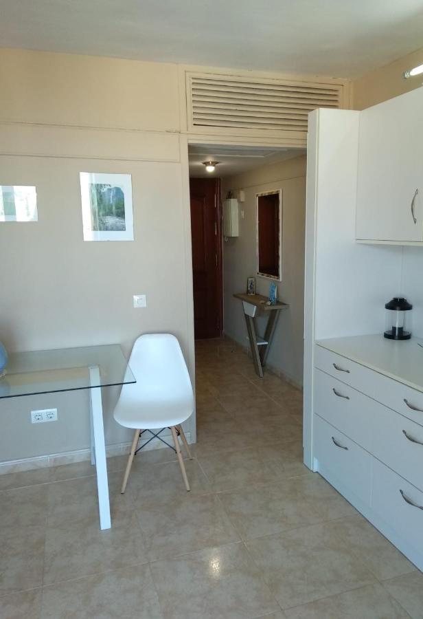 Palmeras, 893 *