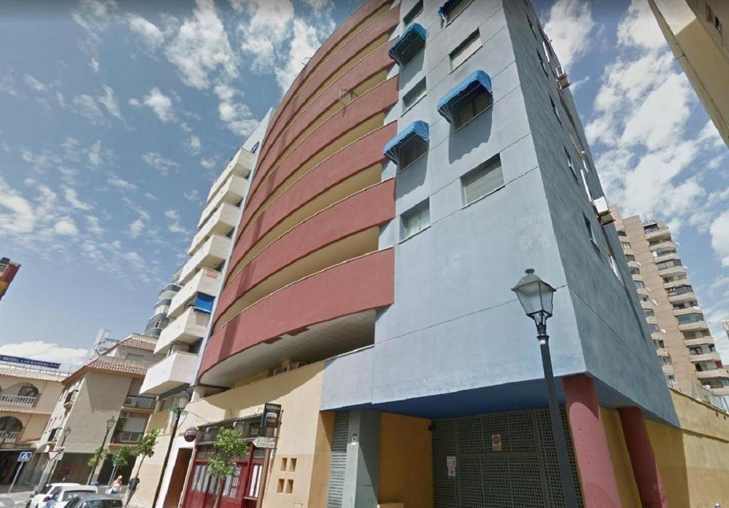 Gran Cerca De La Playa Con Piscina En El Centro