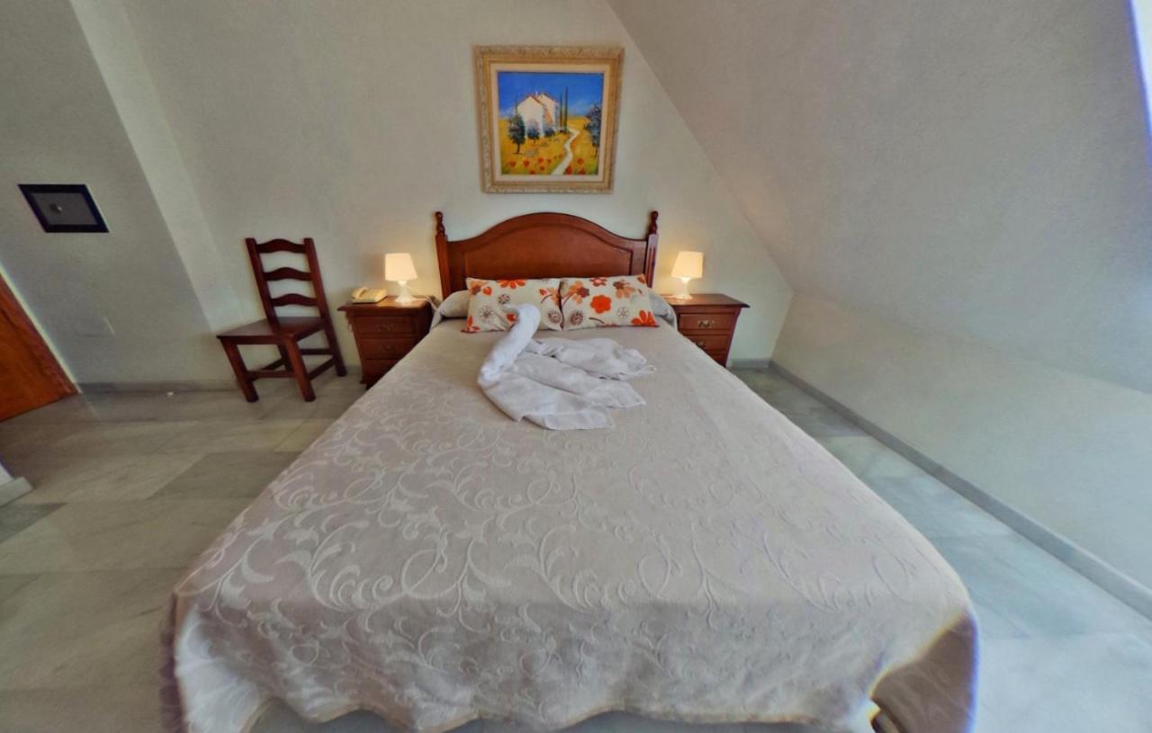 La Morena Hotel *