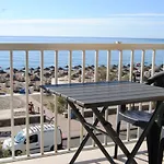 Frente Al Mar