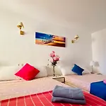 Fresh And Modern Delux Apartment In 1 Min From The Beach!