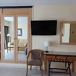 Primera Linea De Playa Y Vista Al Mar En Pyr Fuengirola Estudio