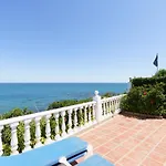 12 House In Front Of The Sea